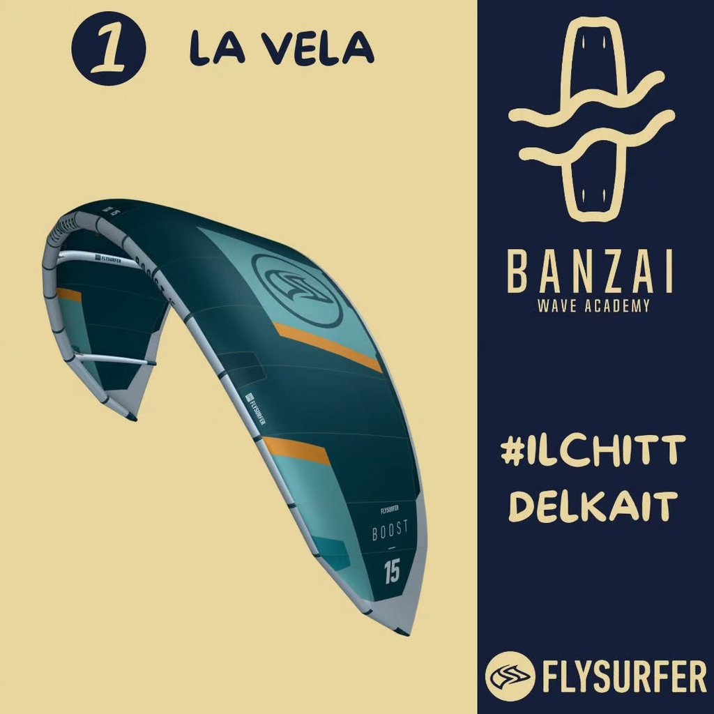 una vela di kitesurf gonfia e pronta a volare