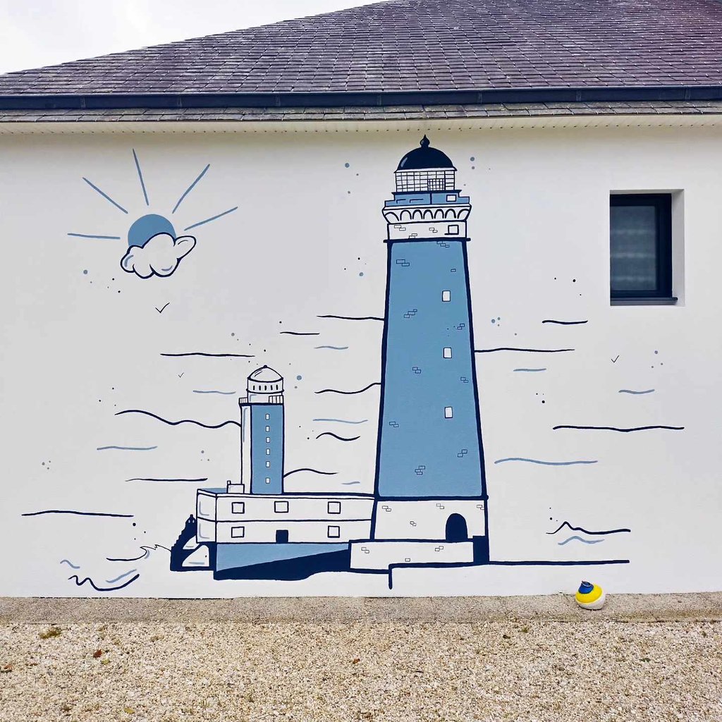 Peinture murale phare sur mur extérieur de maison 