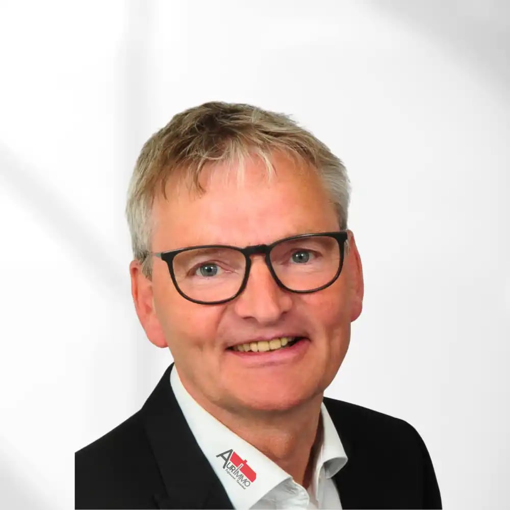 Reno_Uecker_Geschaeftsfuehrender_Inhaber_der_Immobilienagentur_AurImmo_in_Aurich