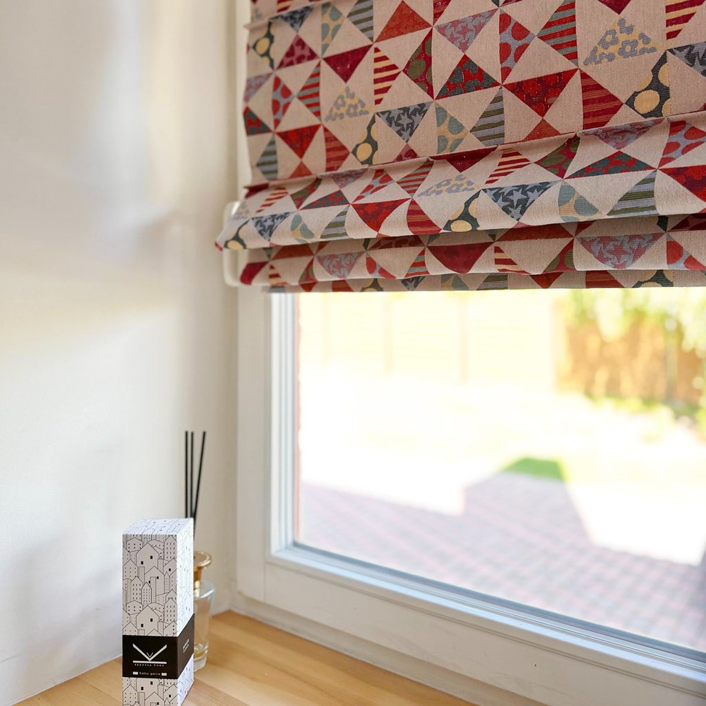 spalvotos romanetės