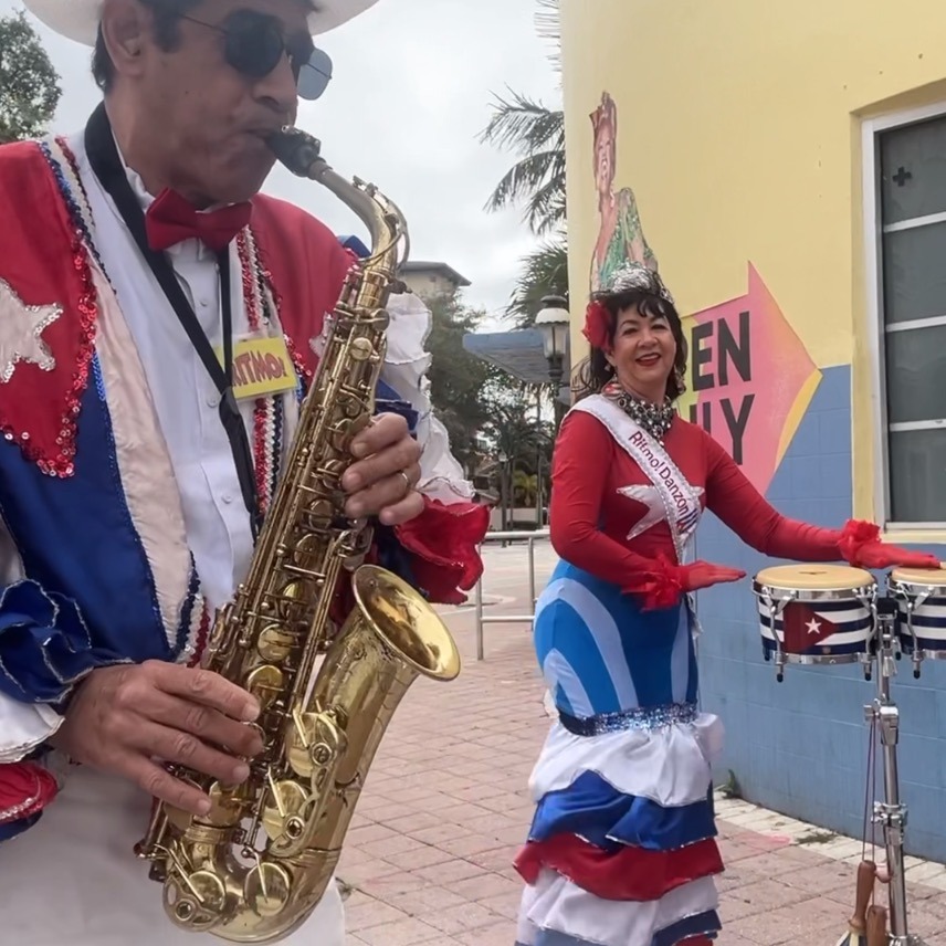 Foclor cubano en la Calle Ocho Miami