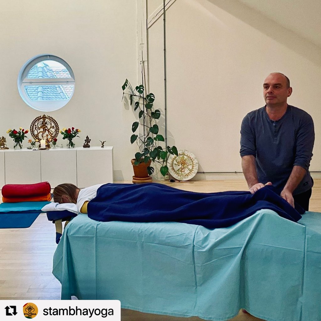 a massage course / workshop