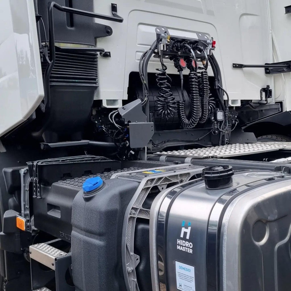 Hidraulines-sistemos-komplektai-vilkikams-montavimas-Hidromaster