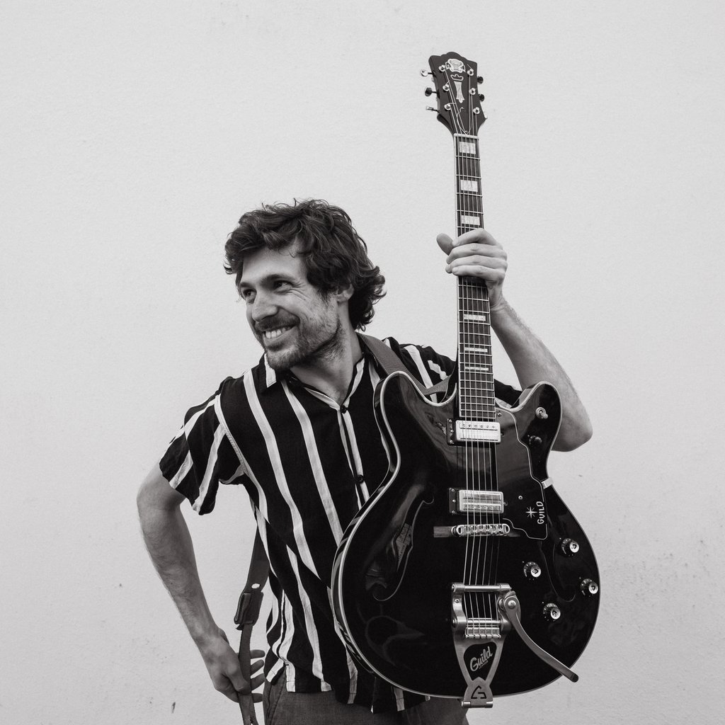 Eddie DHAINI avec guitare