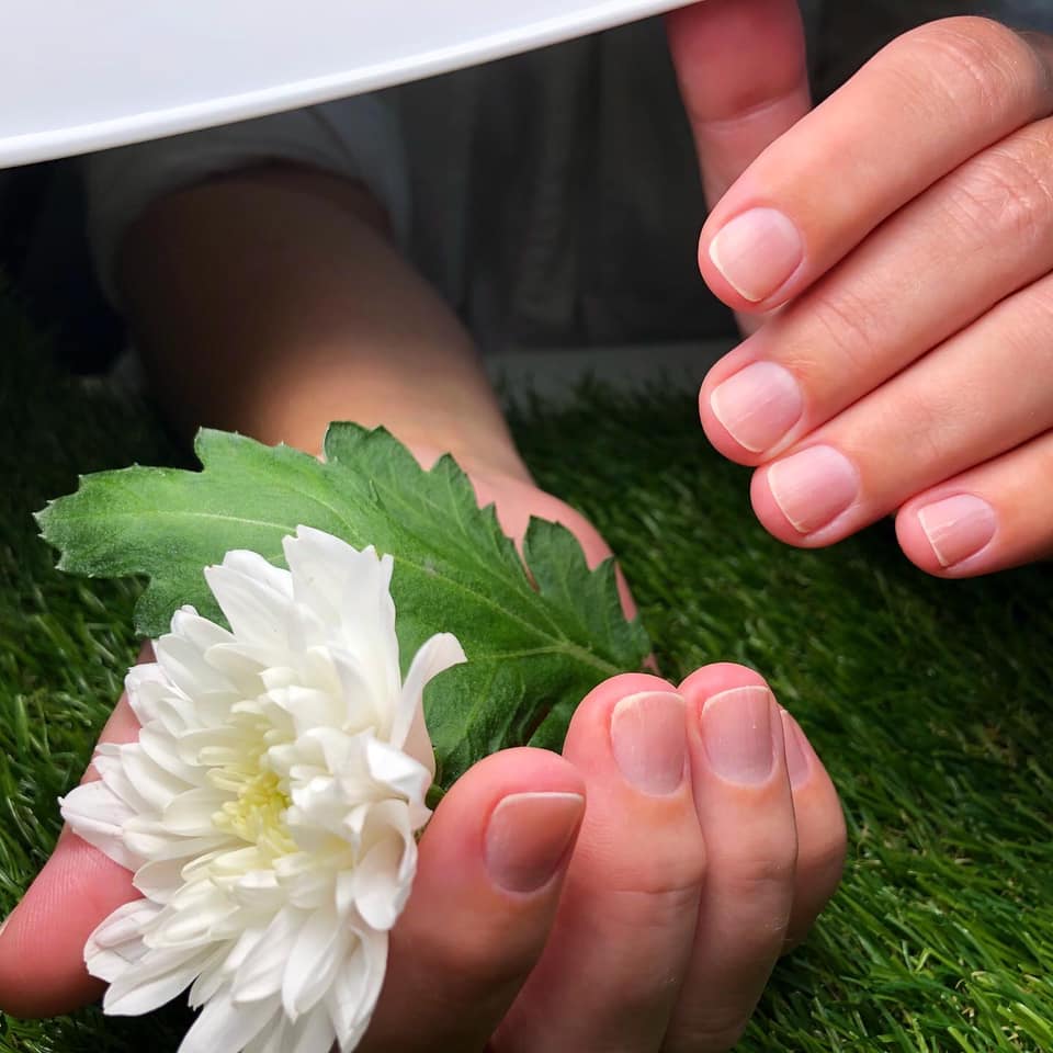 Moteriškas higieninis manikiūras