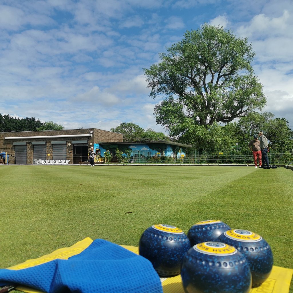 Penge Sun and Green grass Alexandra Recreation Ground West Beck Bowls Club