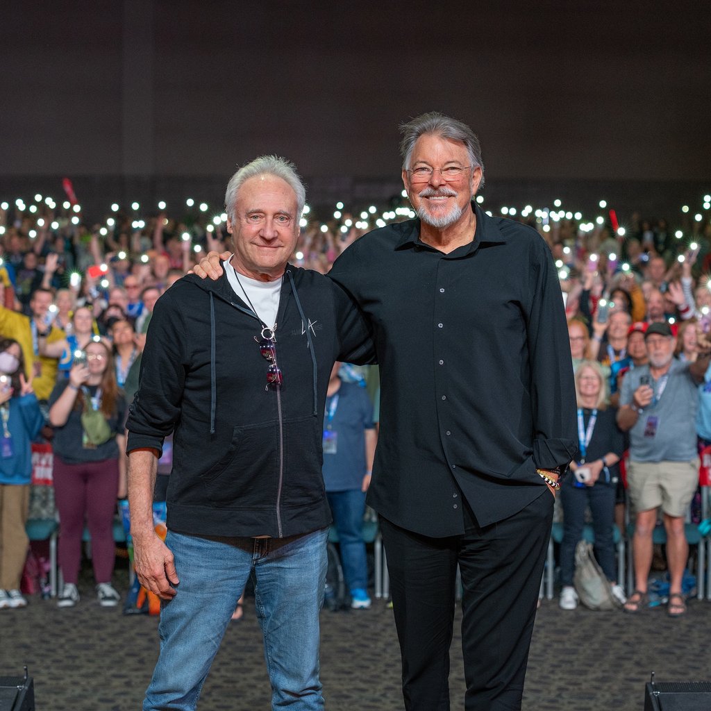 Brent Spiner and Jonathan Frakes on stage at Phoenix Fan Fusion 2025