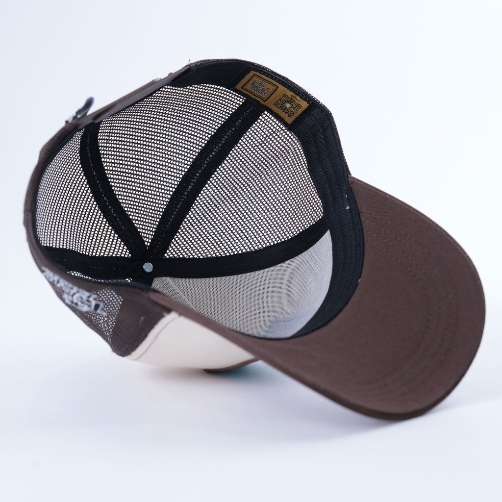 a cap - top hat with a brown cap