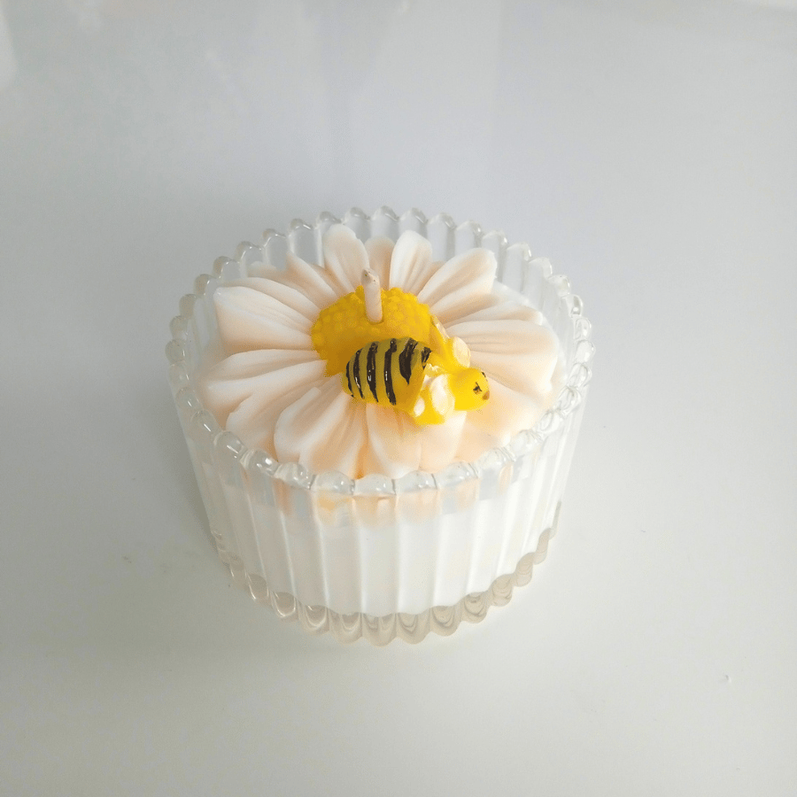 Vanilla essential oil candle