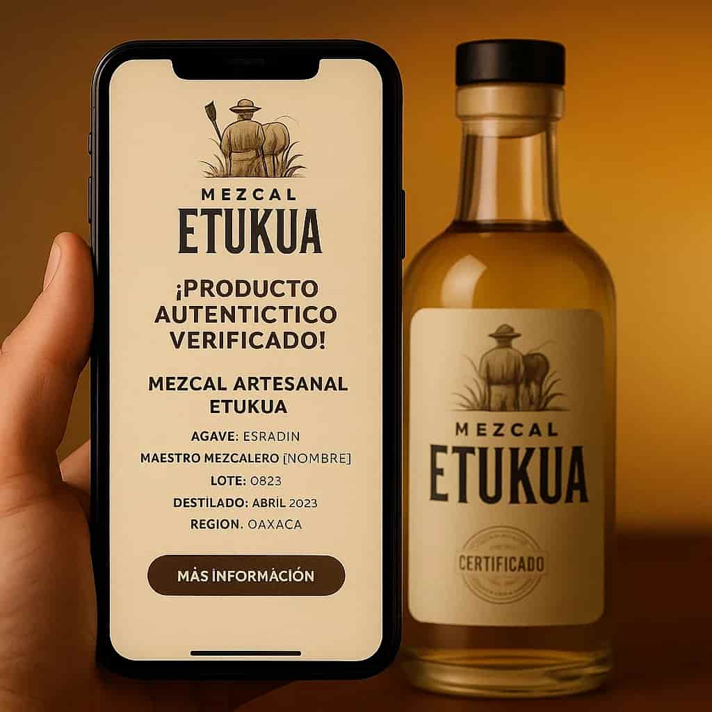 Primer plano de pantalla de smartphone mostrando detalles de verificación de mezcal artesanal Etukua