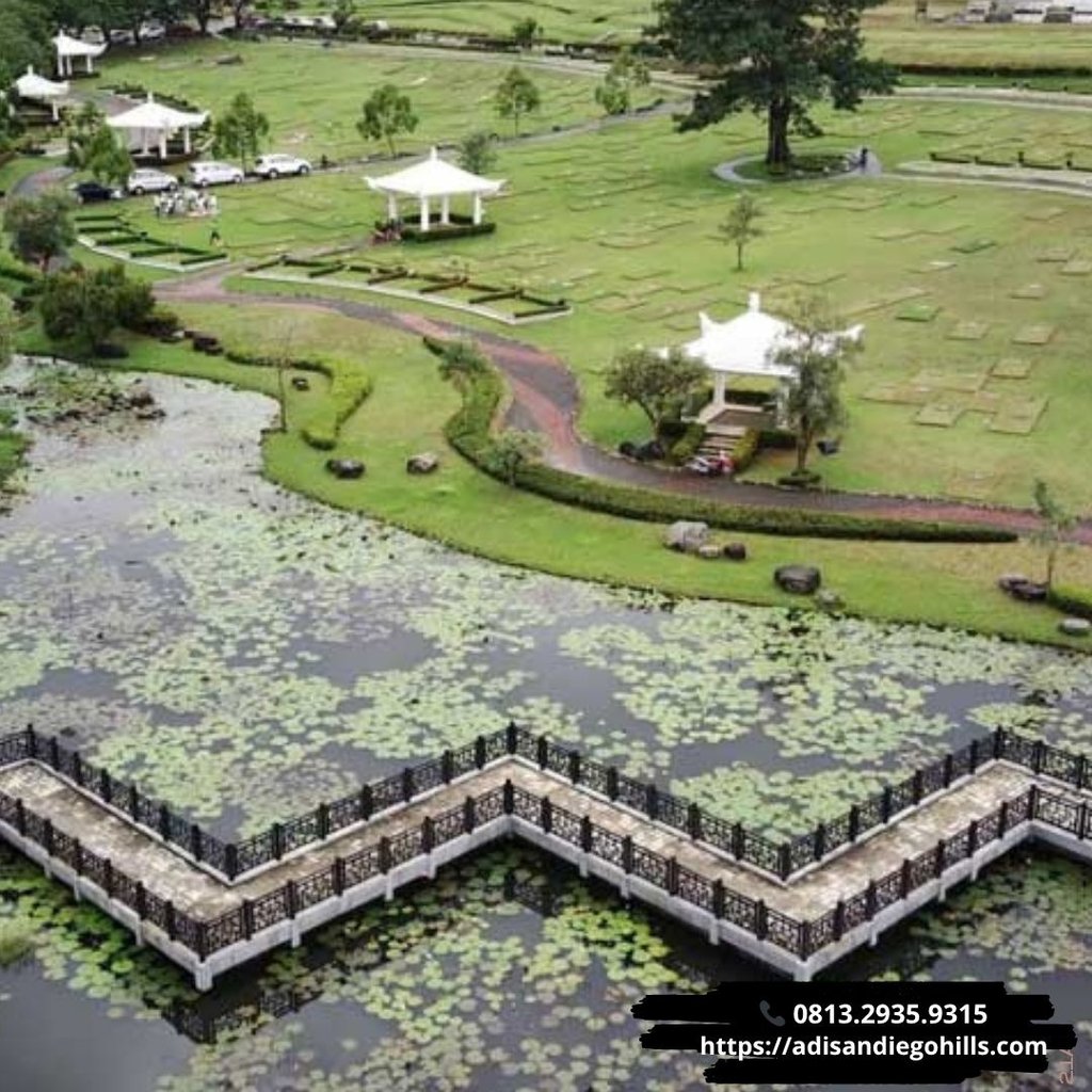 Pemandangan udara pemakaman sesuai feng shui Chinese di San Diego Hills Karawang