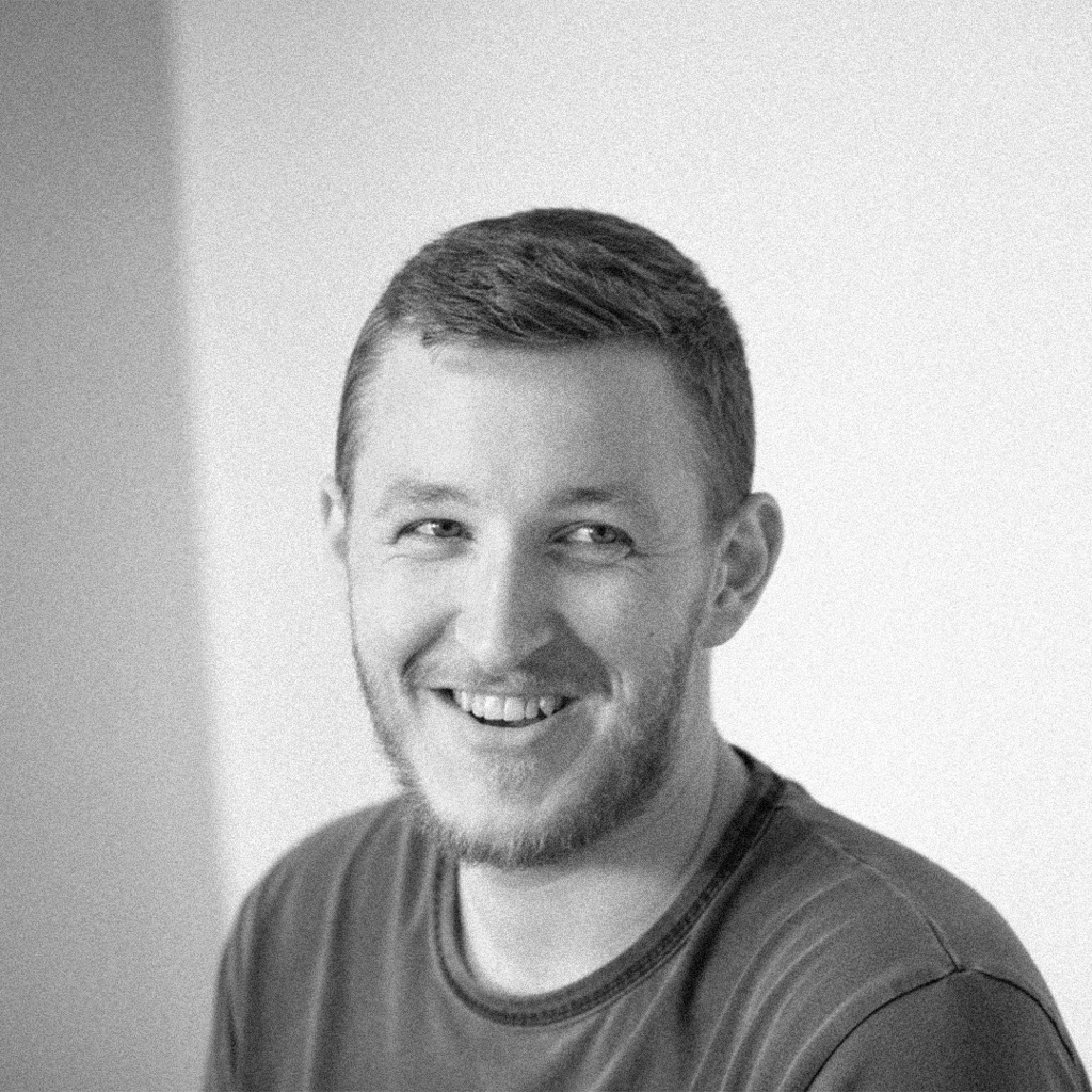 Portrait de Thibaut, s'occupant du grahisme et du branding chez Tuukstudio