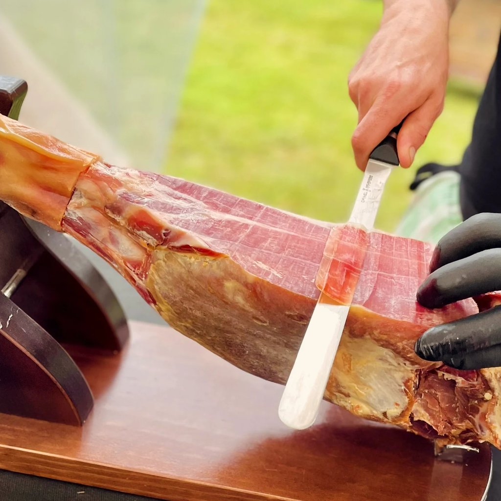 Jambon à la découpe, prestation mariage traiteur, devant vous, découpe minute.