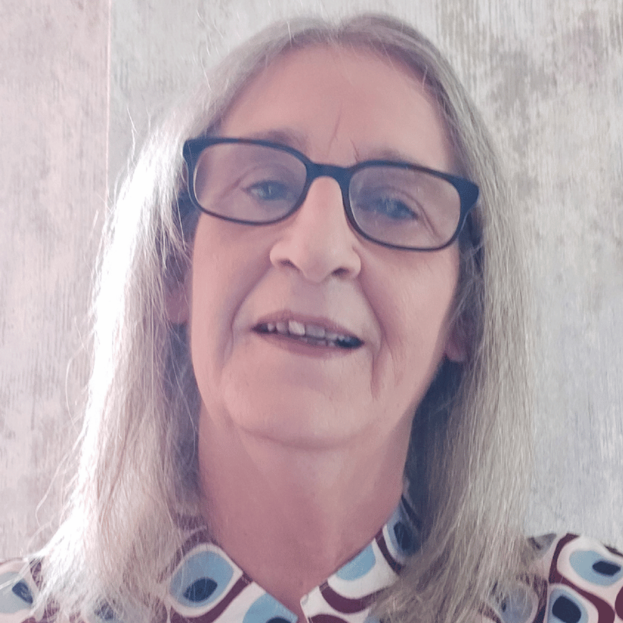 “Donna Breeze, transformational coach helping women heal body image and build self-acceptance”