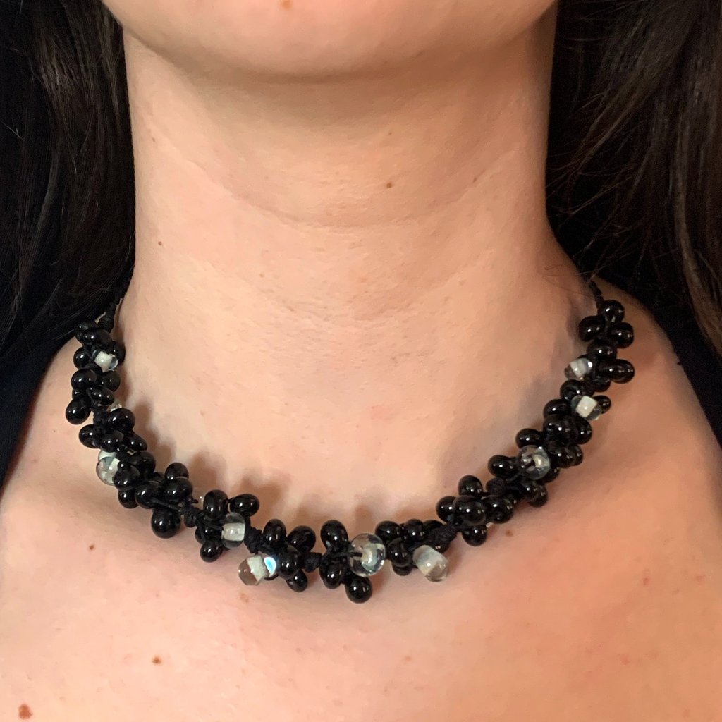 Collier noir profond 90 perles fines en verre de Murano