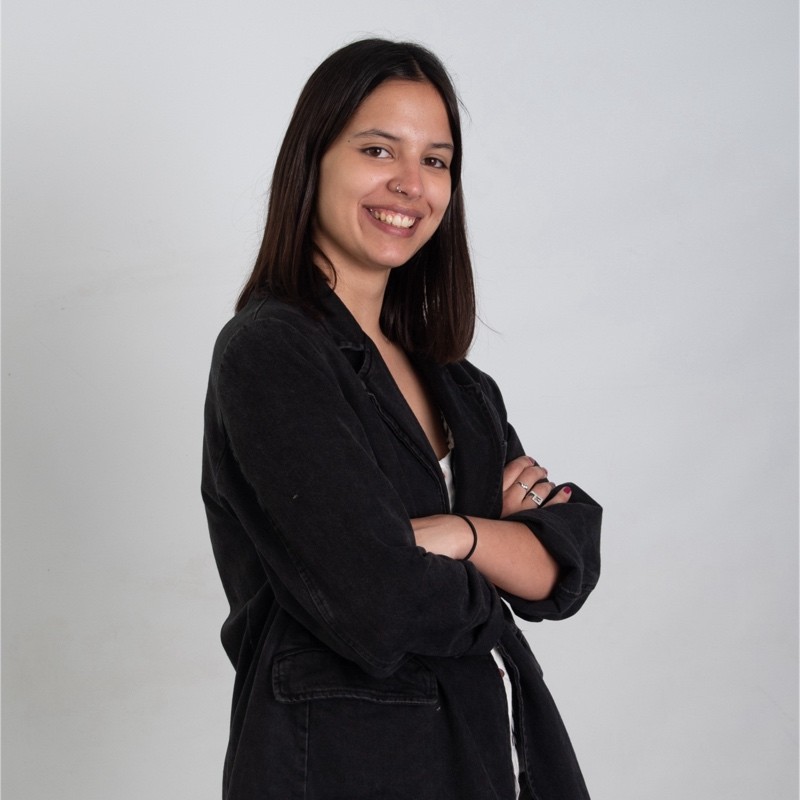 Emilia posando en su foto de perfil