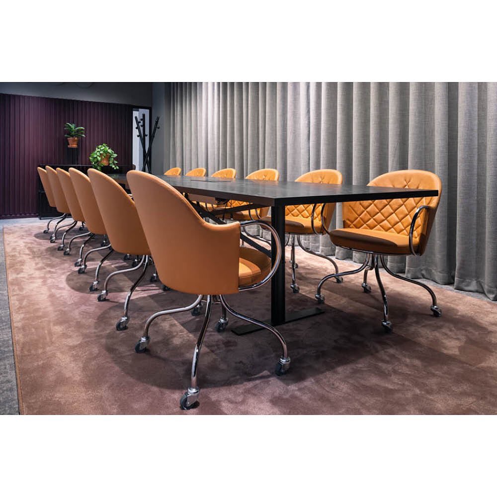 prabangus foteliai ant ratuku