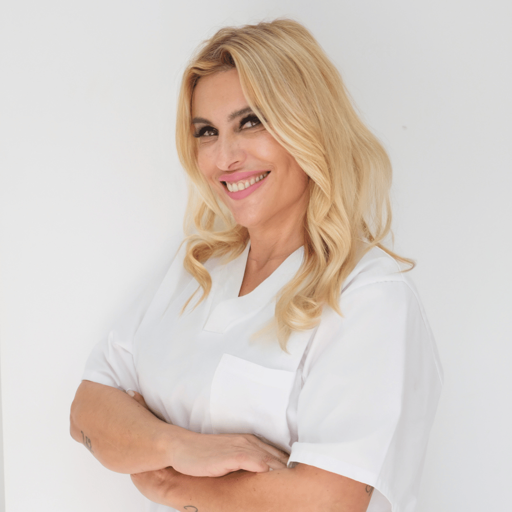 Cláudia Palmeiro, assistente dentária na clínica médica e dentária em Setúbal.