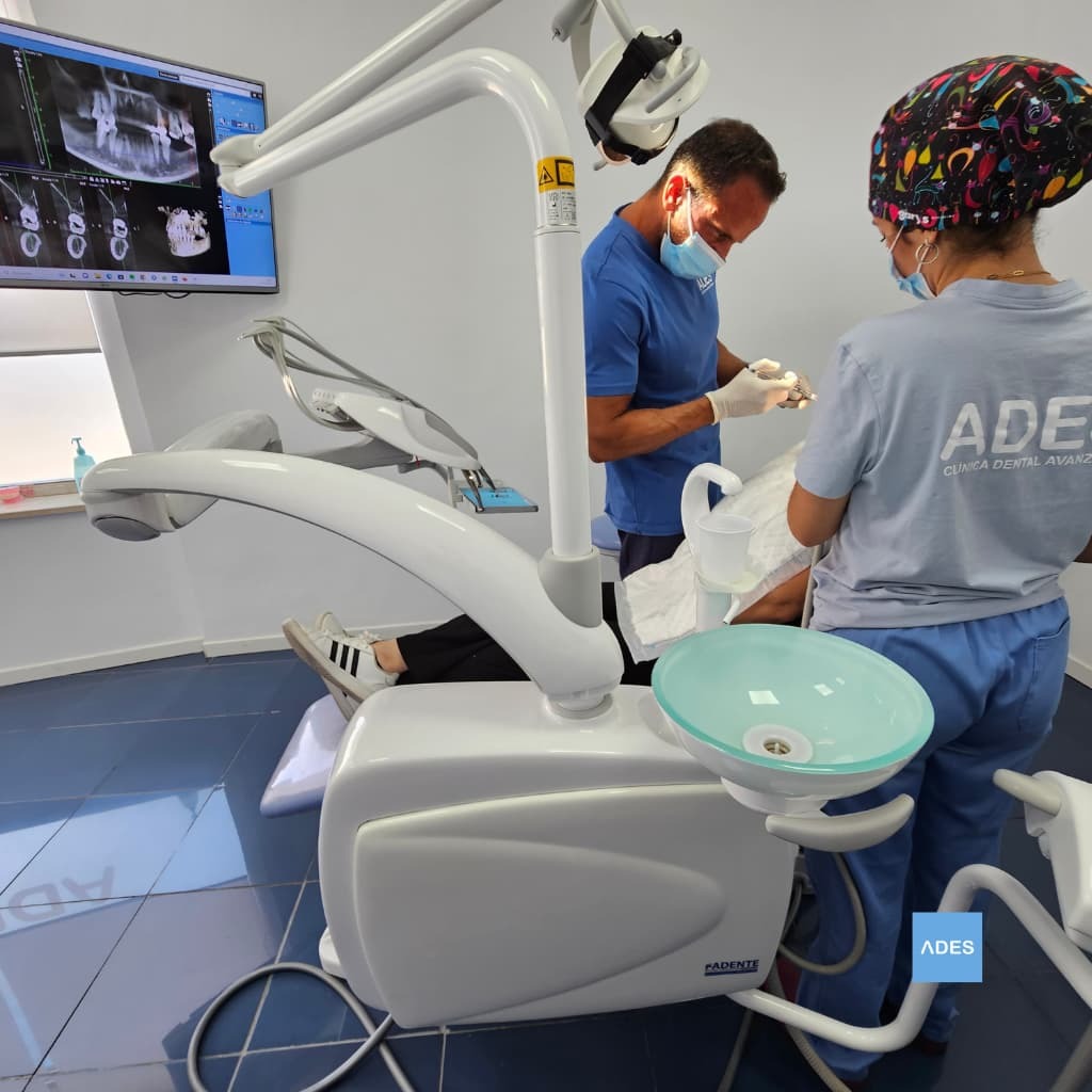 implantes dentales clinica dental ades