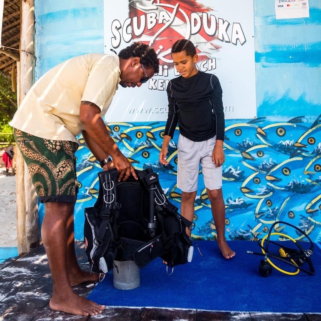 Scuba student learning from instructor