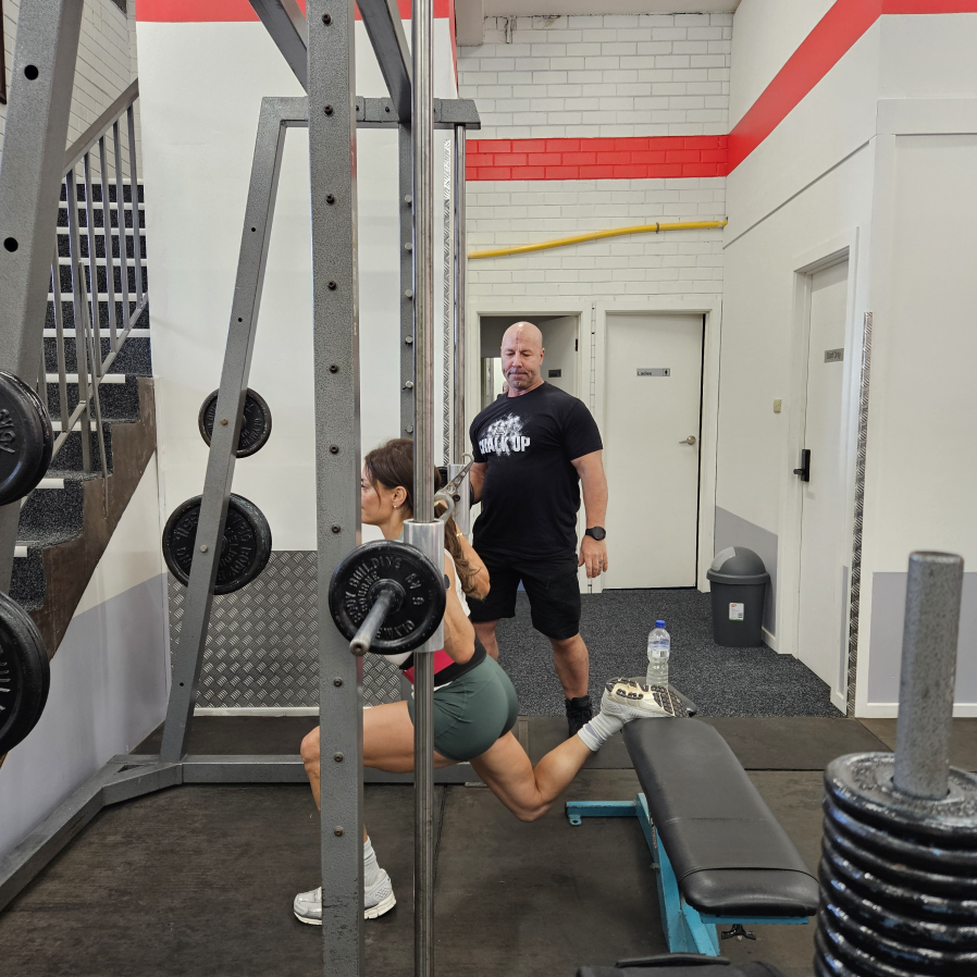 Full-range Bulgarian split squat coaching—hip mobility, glute strength and knee stability training