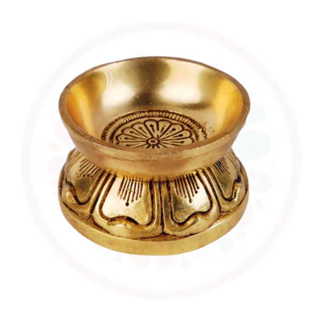 #BrassDeepak #DiyaDecoration #BrassDiya #TraditionalLighting #BrassLamp #DiwaliDecor #HomeDecor #Ind