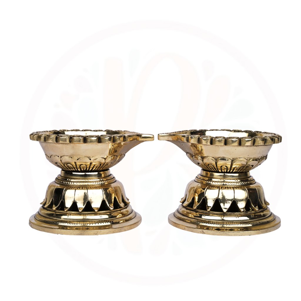 #BrassDeepak #DiyaDecoration #BrassDiya #TraditionalLighting #BrassLamp #DiwaliDecor #HomeDecor #Ind