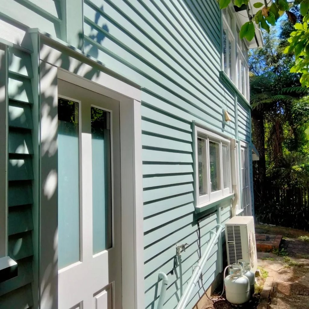 weatherboard bungalow - Titirangi painting project