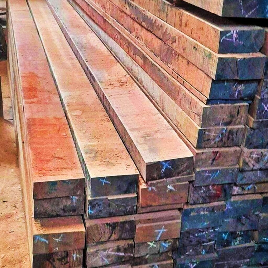 balok kayu meranti merah