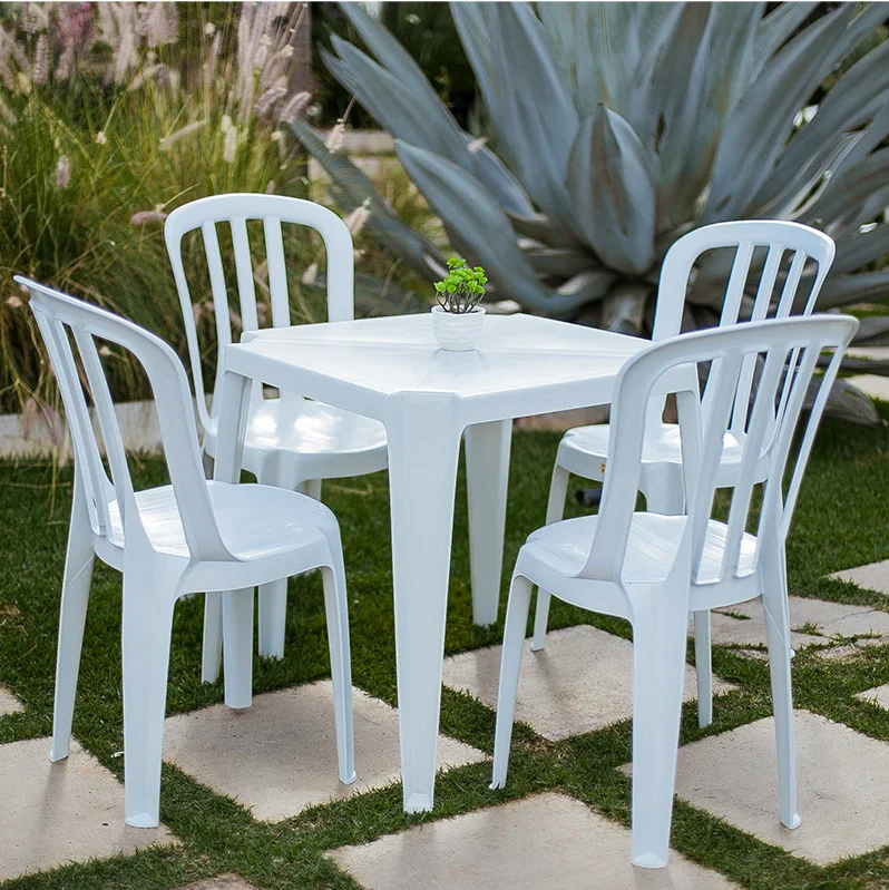 Aluguel de mesas e cadeiras plásticas premium para eventos sociais e corporativos