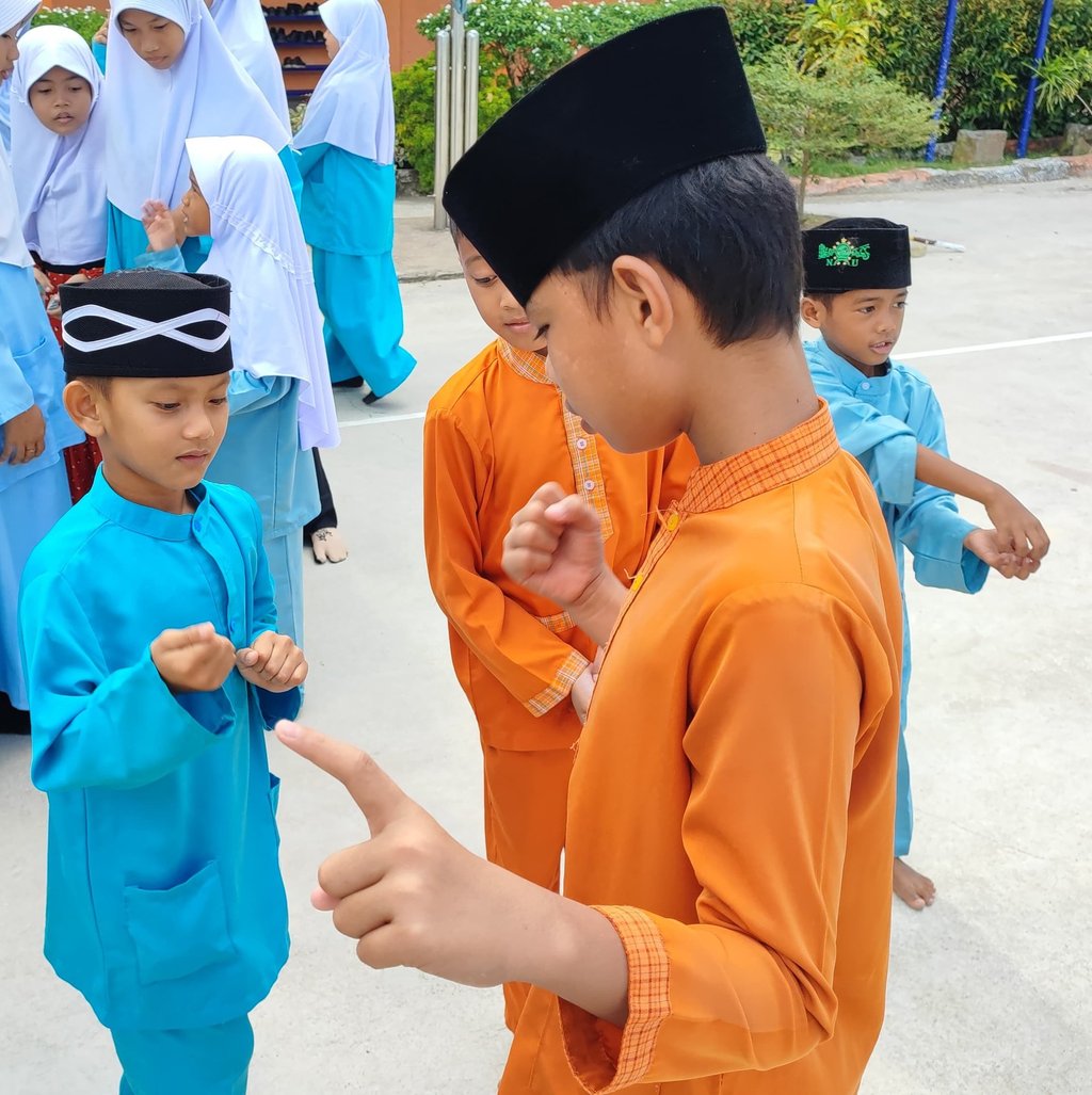 SD Juara Batam Harumas Berbagi PT Usaha Kiat Permata CSR