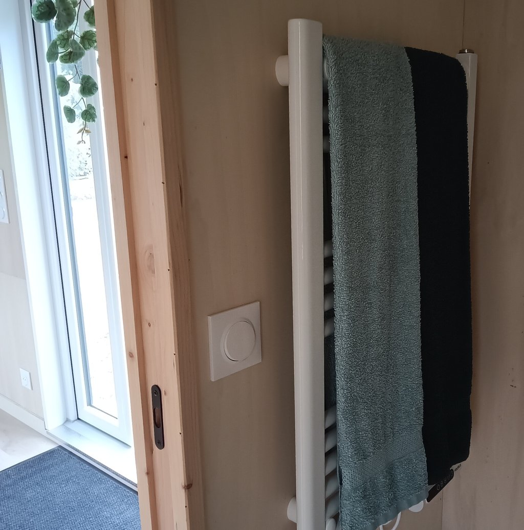 Chauffe-serviettes, salle de bain La Tiny du Rocher de Saignon