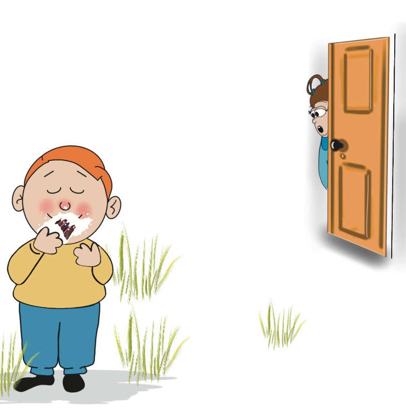 Niño comiendo pastel con mamá llamando desde la puerta