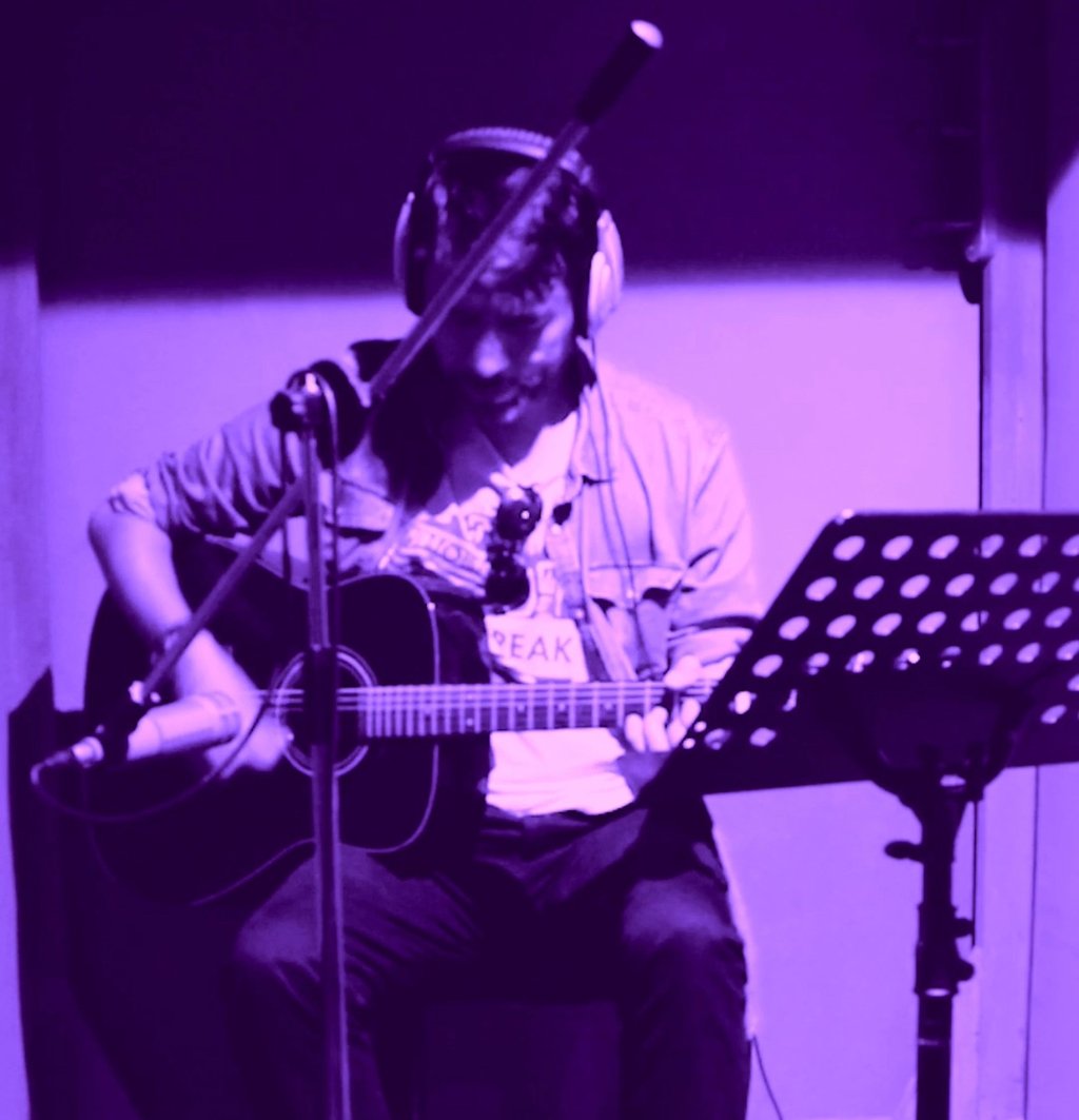 Toño Valero grabando "Amiga" en MCA Studios