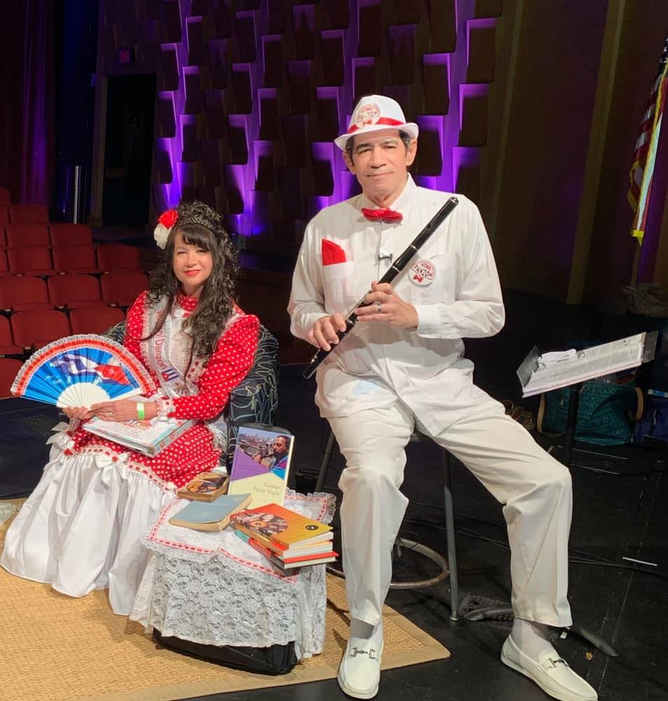 Dra Glenda y el Maestro Bobby Ramirez en Miami-Dade College