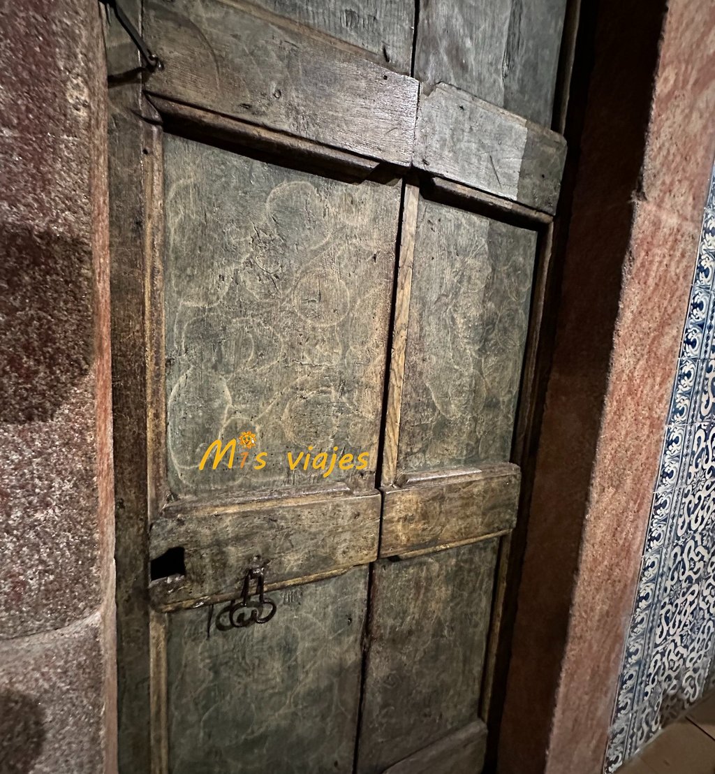 Tirador Peculiar en la Iglesia Santa Clara Oporto Parquímetro con fechas que prestan a confusión