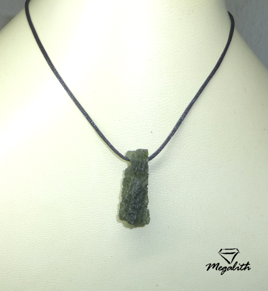 Megalith Moldavit gebohrt