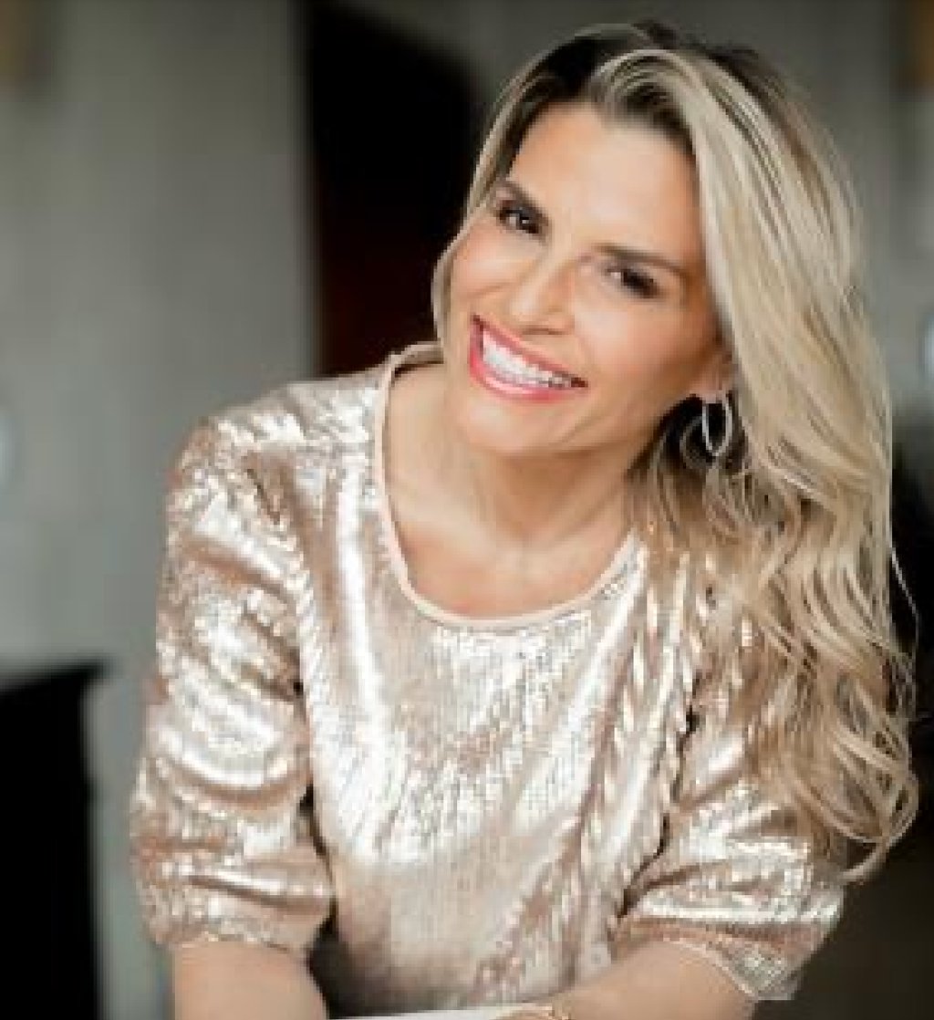 angela santomero smiling headshot photo