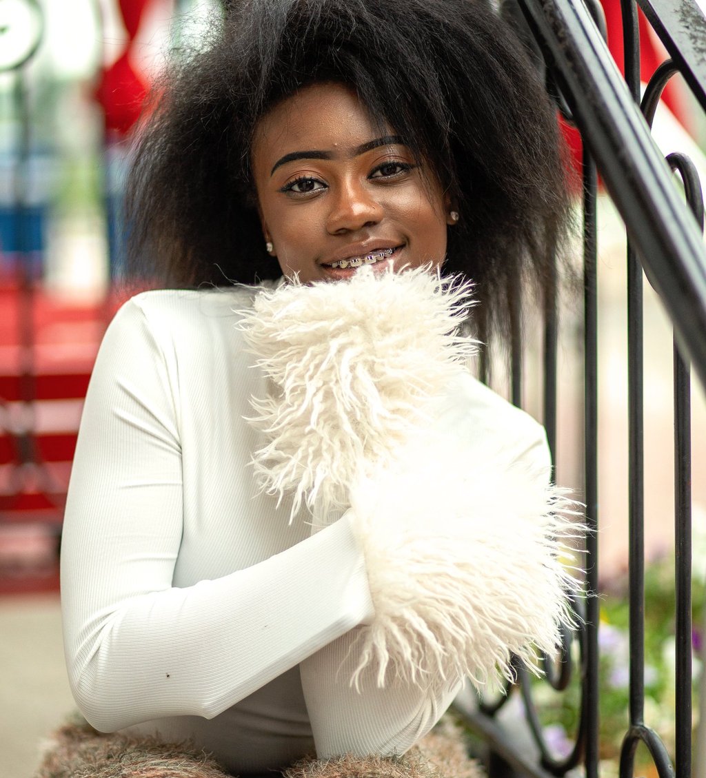 Alexandria, Virginia Senior Photography Session with high school girl