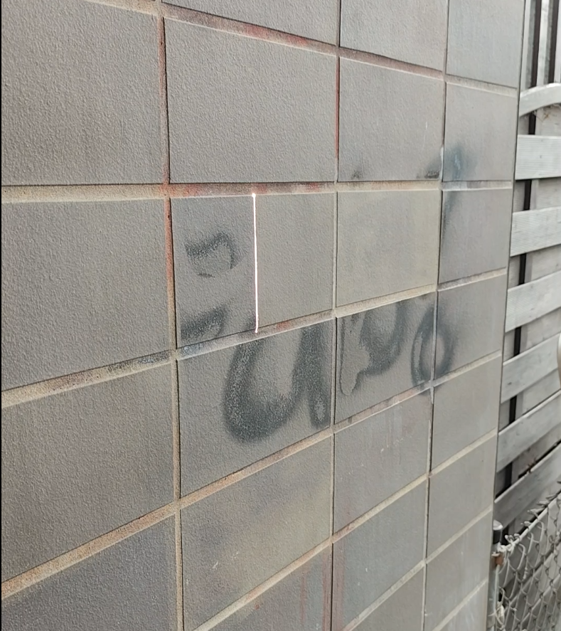 Graffiti-Entfernen mit Laser