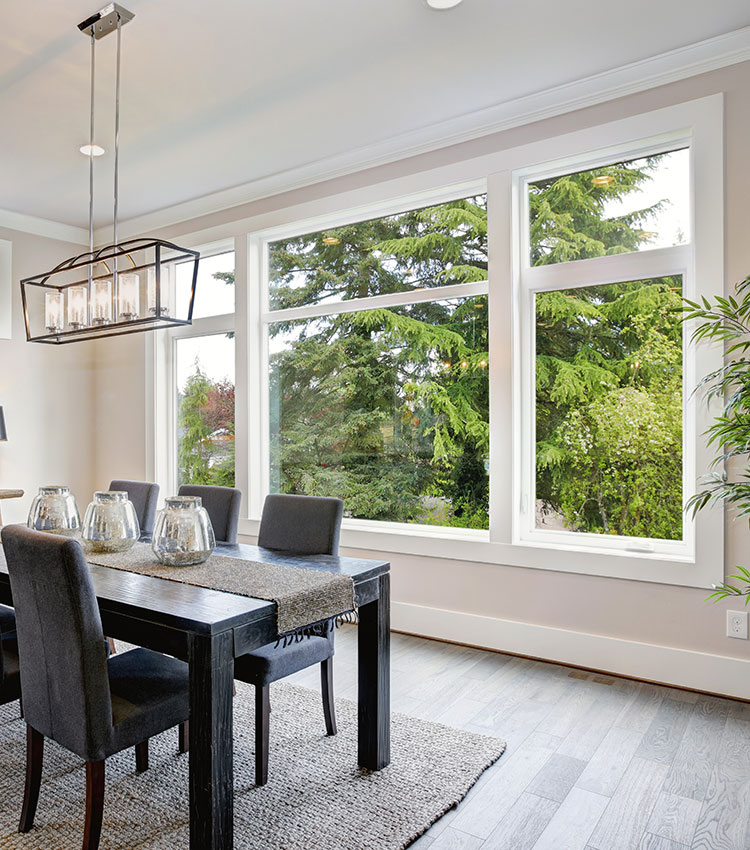 Sala moderna com grandes vãos deslizantes