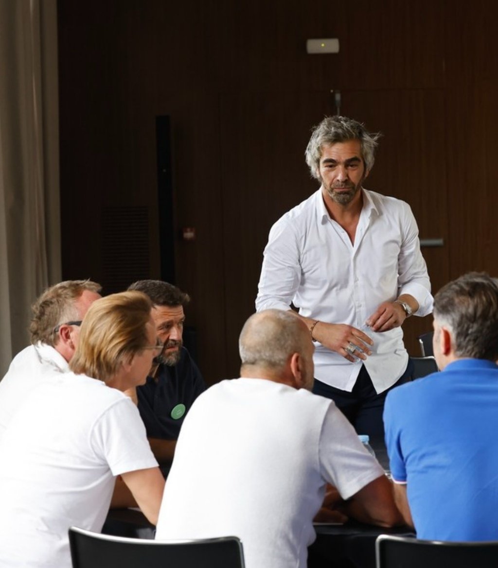 juan torralbo debout en atelier conférence