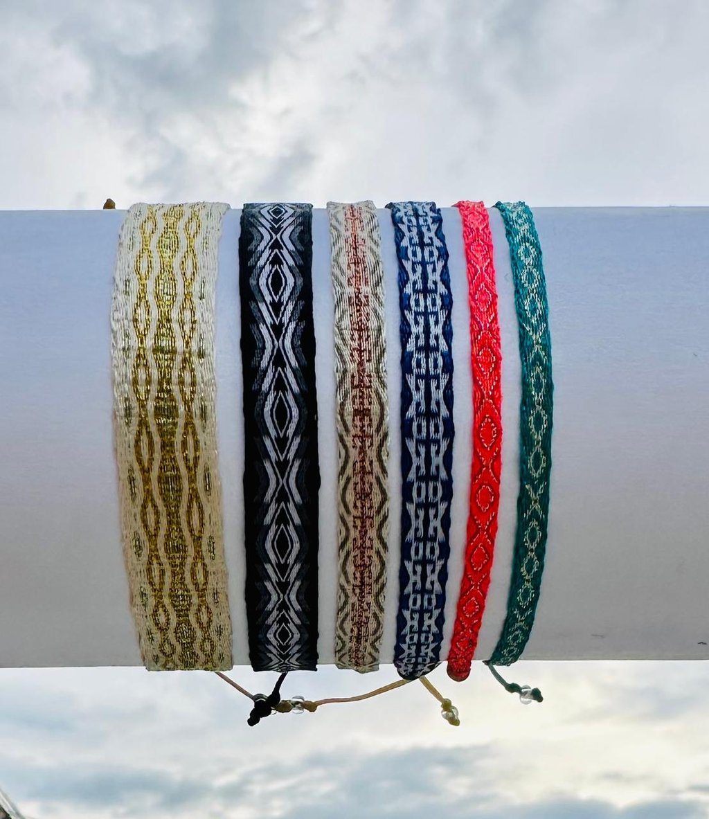 Pulsera tejida  a mano en telar egipcio
