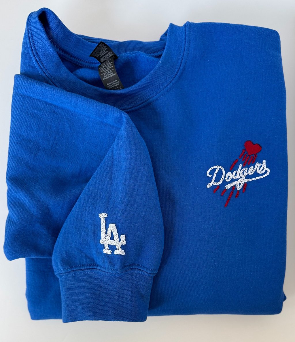 a blue t - shirt with a baseball player's name on it