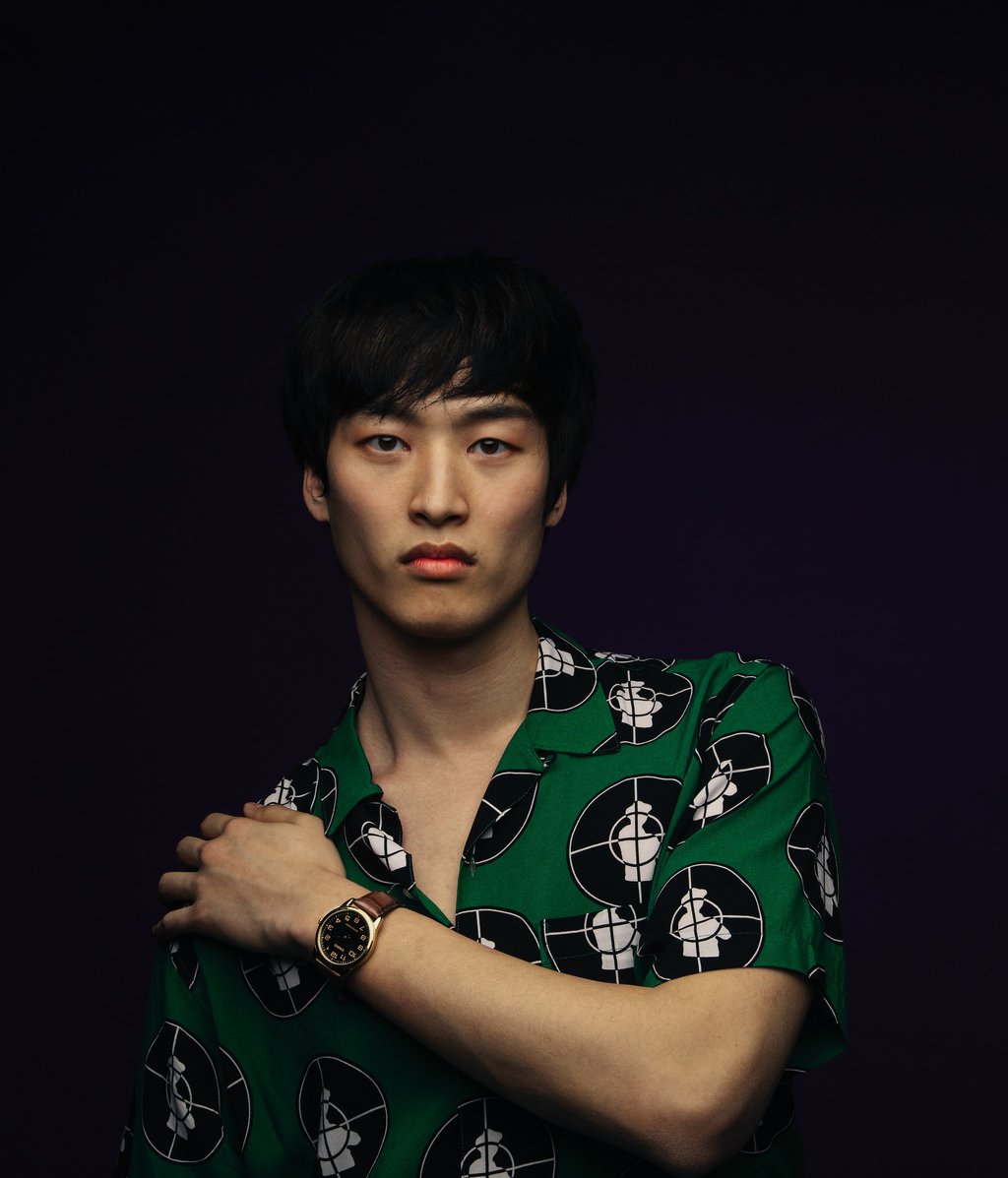 Add RENZIO ,LOUNCHING soon in the image 