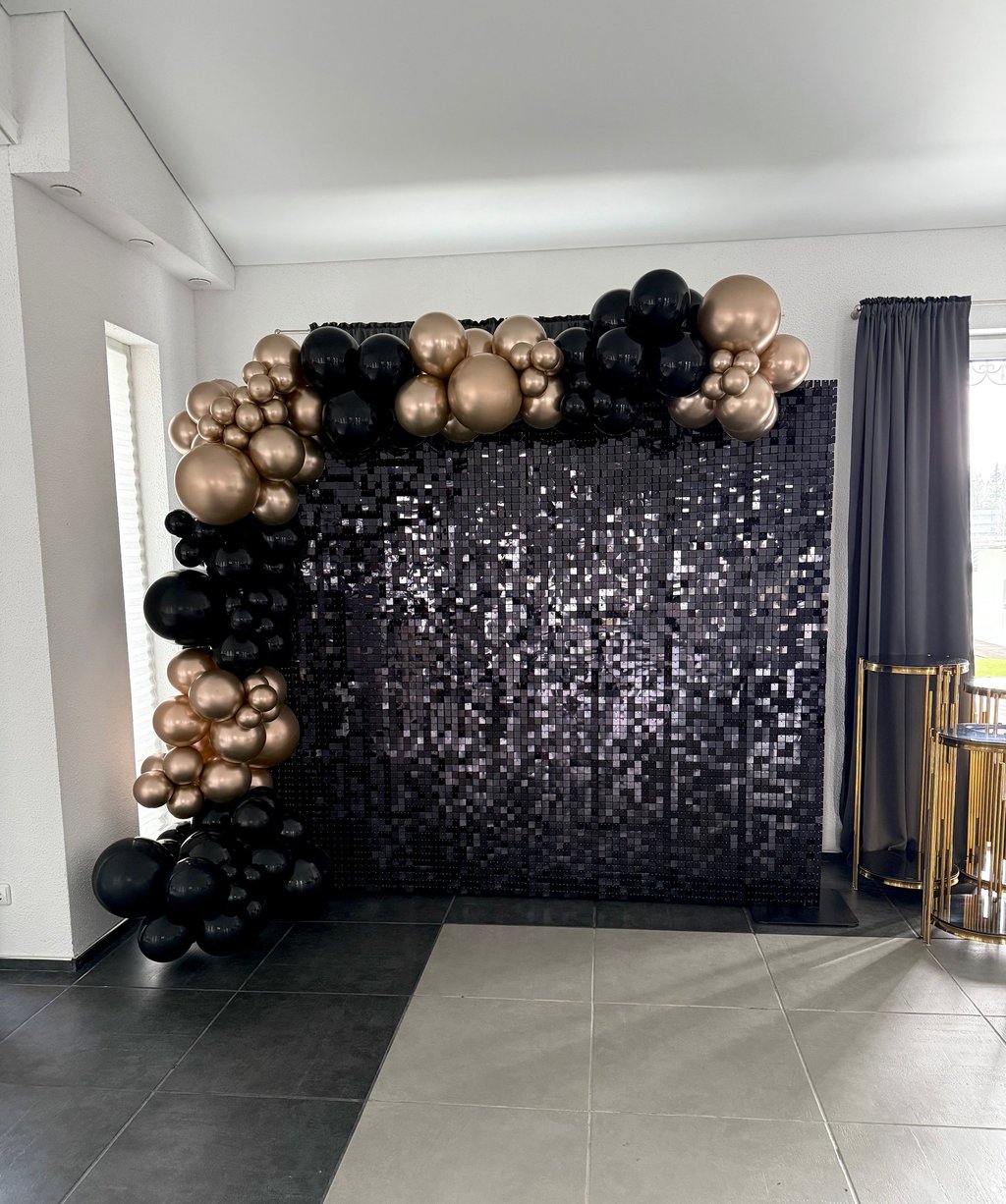 Juoda foto siena, foto siena vilnius, juoda foto siena nuoma, juoda foto siena nuoma gimtadieniui 