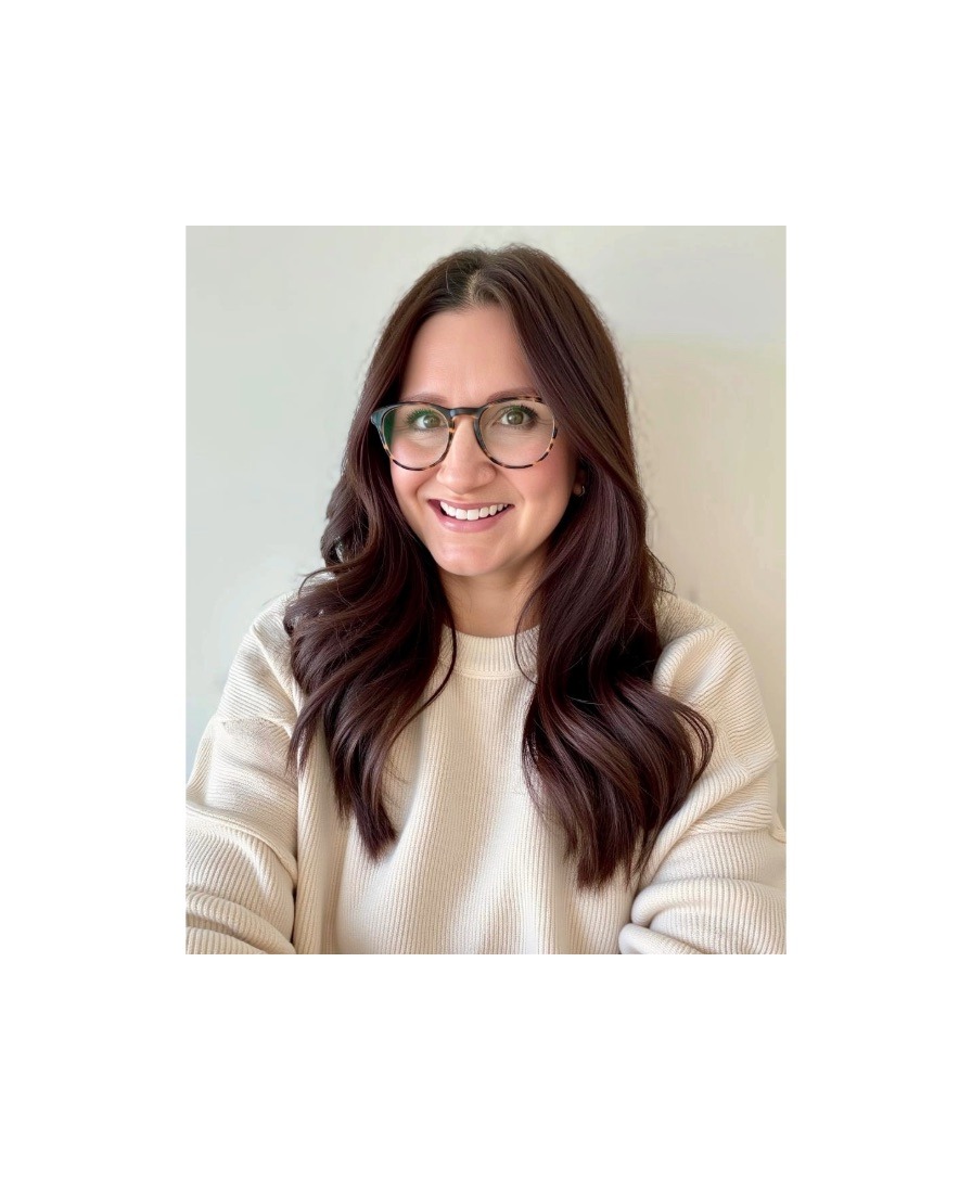 Portrait of Ana T., LMSW, a trauma therapist offering online and in-person sessions in Michigan.