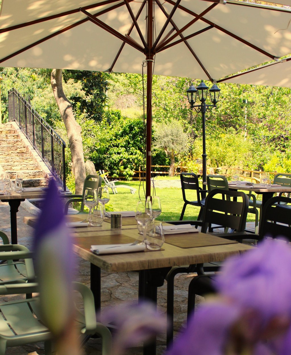 La terrasse et son jardin , terrasse ombragée, restaurant de village, restauranta vescovato, grillad