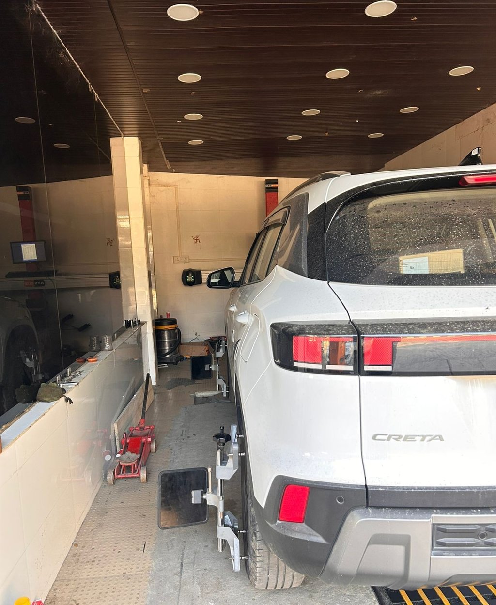 Best 3D wheel alignment service in Guwahati at ONE PITSTOP VIP Road near Sixmile