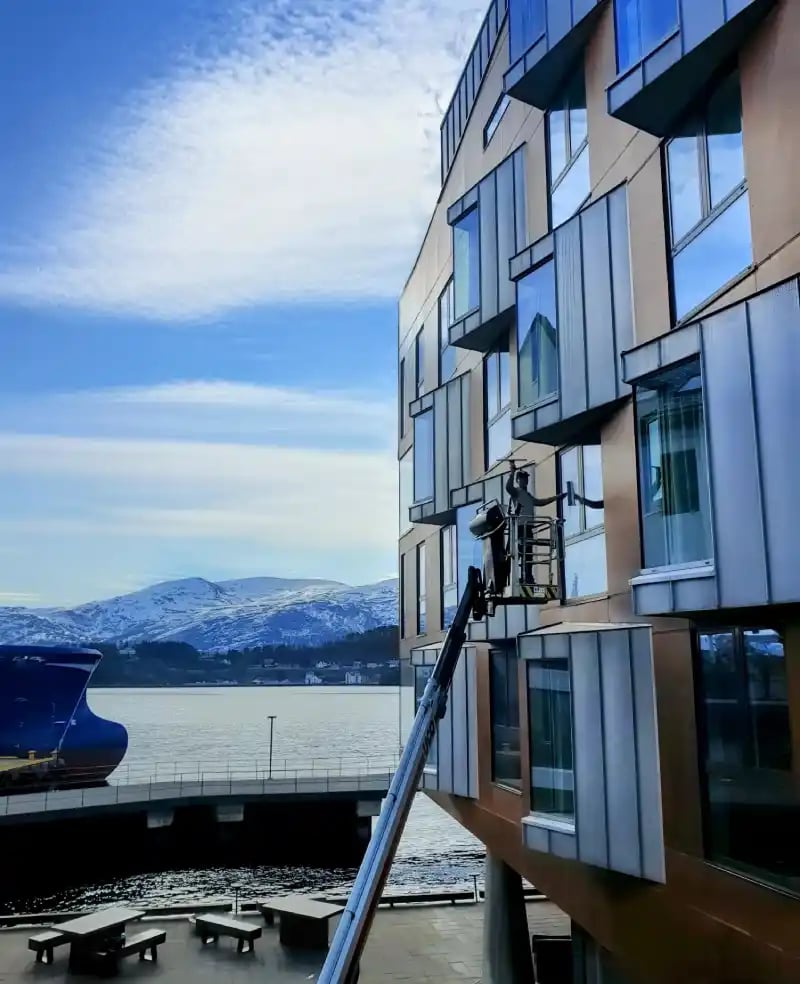 Vindusvask av hotell med lift